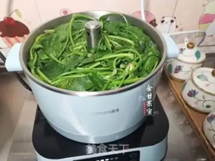 Make The spinach nest step 0