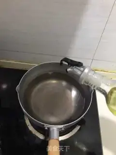 Make Smelt egg soup step 1