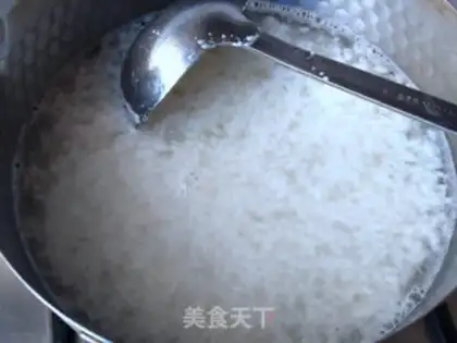 Make Rice and egg soup step 1