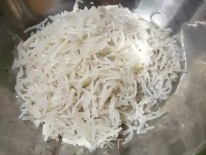 Make A white radish egg bag step 1