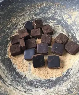 Make Rose black ginger date cream step 5