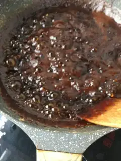 Make Rose black ginger date cream step 8