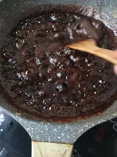 Make Rose black ginger date cream step 9