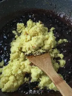 Make Rose black ginger date cream step 10