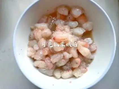 Make Corn-cracked shrimp step 1