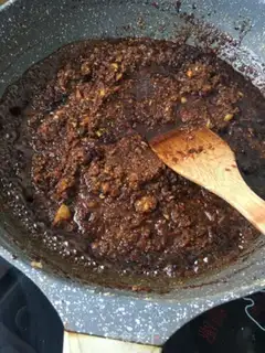 Make Rose black ginger date cream step 11