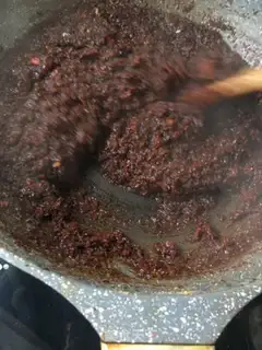 Make Rose black ginger date cream step 12