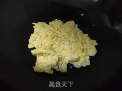 Make cucumber pepper fried eggs step 3