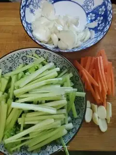 Make Celery makes fresh lilies step 1