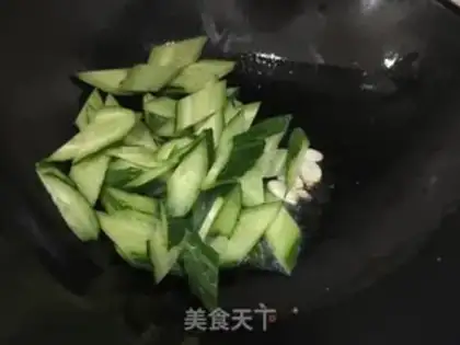 Make cucumber pepper fried eggs step 5