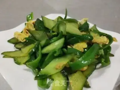 Make cucumber pepper fried eggs step 10