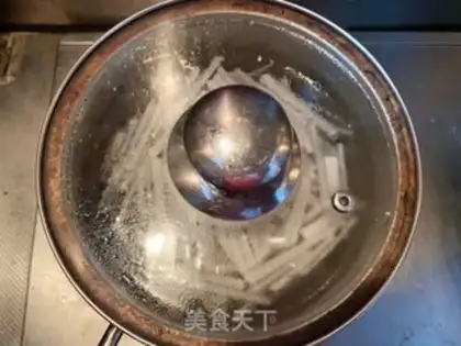 Make Squid radish soup step 0
