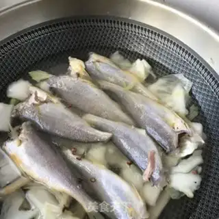 Make Pickle cabbage and yellowfish step 7