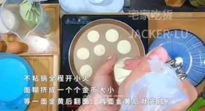 Make Double-coloured waffles step 17