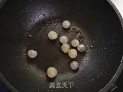 Make Cinnamon egg red sugar step 1