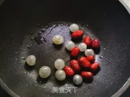 Make Cinnamon egg red sugar step 2