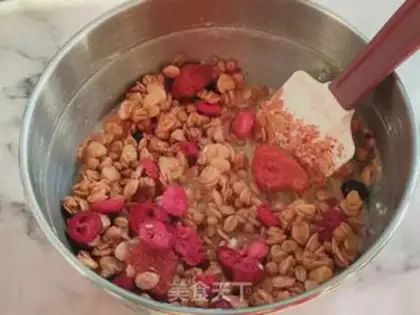 Make Strawberry Melascake step 4