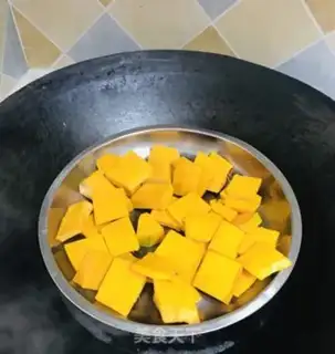Make Pumpkin rolls step 1