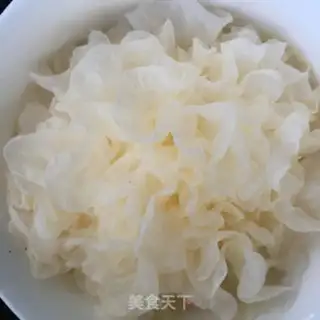 Make Cream sugar and silver pear step 0