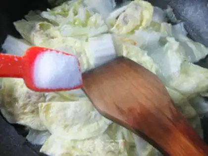 Make A big white egg dumpling fan step 3