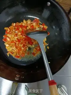 Make Red pepper carrots and fried eggs step 5