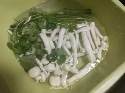 Make White mushroom omelet soup step 0