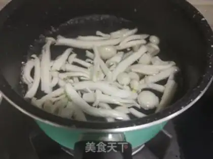 Make White mushroom omelet soup step 1