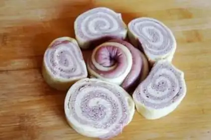 Make Eggs and buns step 1