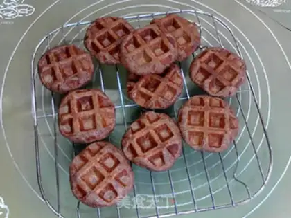 Make German ham with black hearts and potatoes and waffles step 16