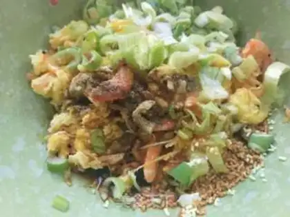 Make Three pies for the eggs and shrimp step 3