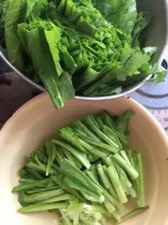 Make Spring gravy broth step 1