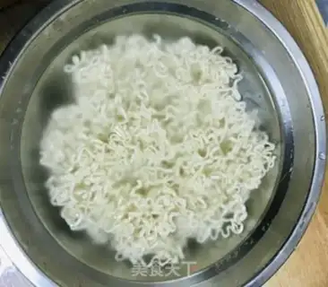 Make Weenie egg noodles step 1