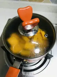 Make Pumpkin stewed lilies step 3