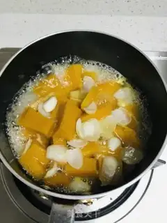 Make Pumpkin stewed lilies step 4