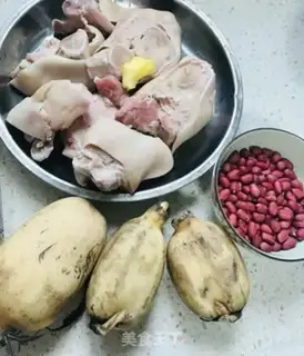 Make Lotus peanut stew pig hoof step 0