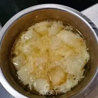Make Pyramid ribs soup step 1