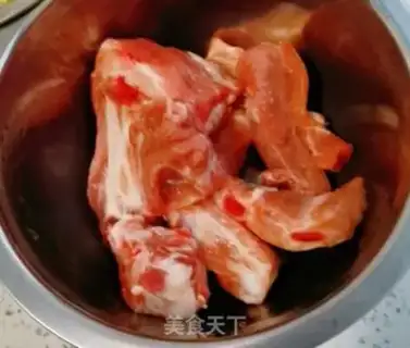 Make Pyramid ribs soup step 2