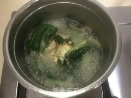 Make Spring egg soup step 4