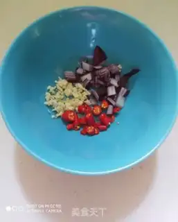 Make Spicy lemon potato chips step 2