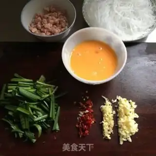 Make Egg fan sauerkraut step 0