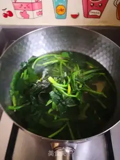 Make Spinach omelet soup step 1