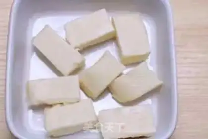 Make Cracker leather and fresh milk step 1