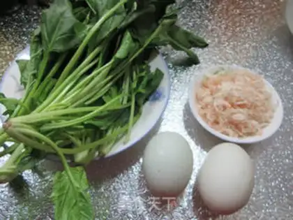 Make Shrimp spinach fried duck eggs step 0