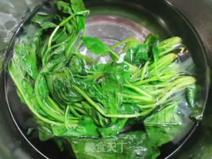 Make Shrimp spinach fried duck eggs step 2