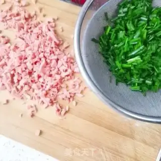 Make The ham, the onion, the twist step 0