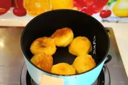 Make Fried bean buns step 3