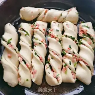 Make The ham, the onion, the twist step 8