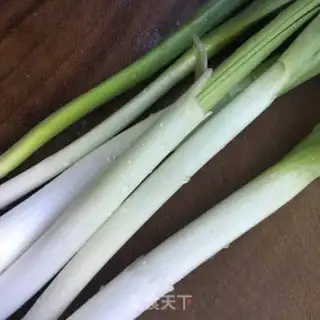 Make Garlic fried eggs step 1