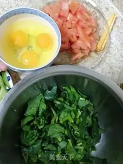 Make Tomatoes, eggnut soup step 0