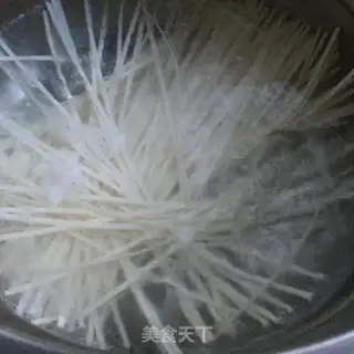 Make Onion noodles step 2